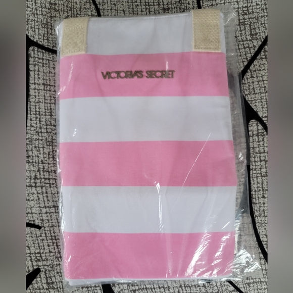 NWT Victoria's Secret Stripped Weekender Tote - Picture 7 of 7